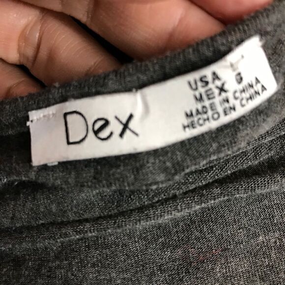 dex v-neck tee with studs 🌻 - Picture 4 of 4